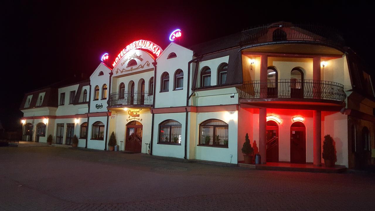 Zajazd Miechus Miechów Exterior foto